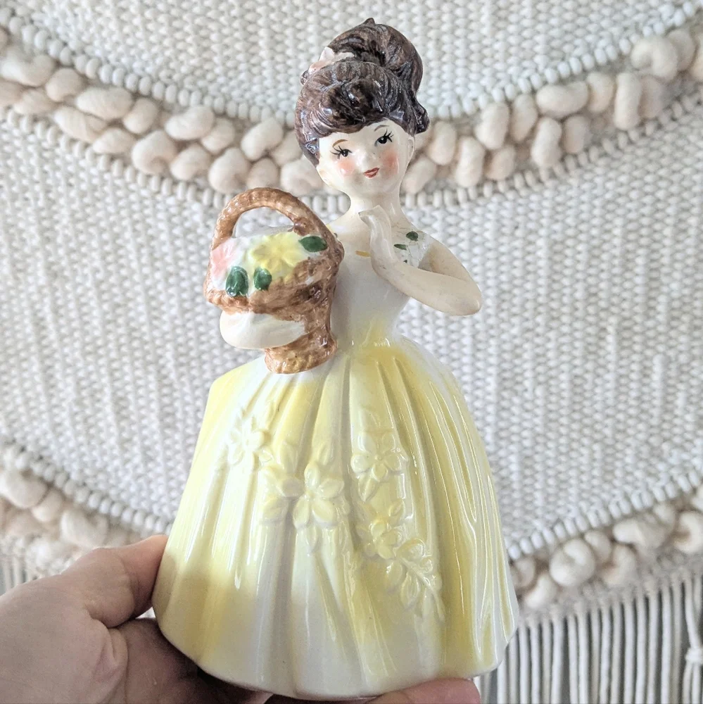 VINTAGE 1950s ENESCO GIRL PLANTER YELLOW ROSES DRESS BRUNETTE PONYTAIL